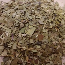 folhas de erva-mate verde para chá ou chimarrão