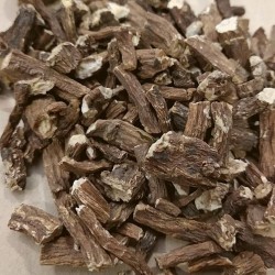 dried and fragmented dandelion root for making tea