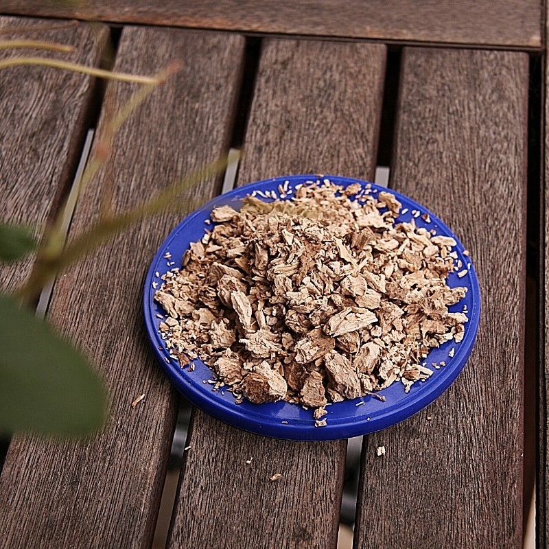 raíz de saponaria en un plato raíz de saponaria en un plato