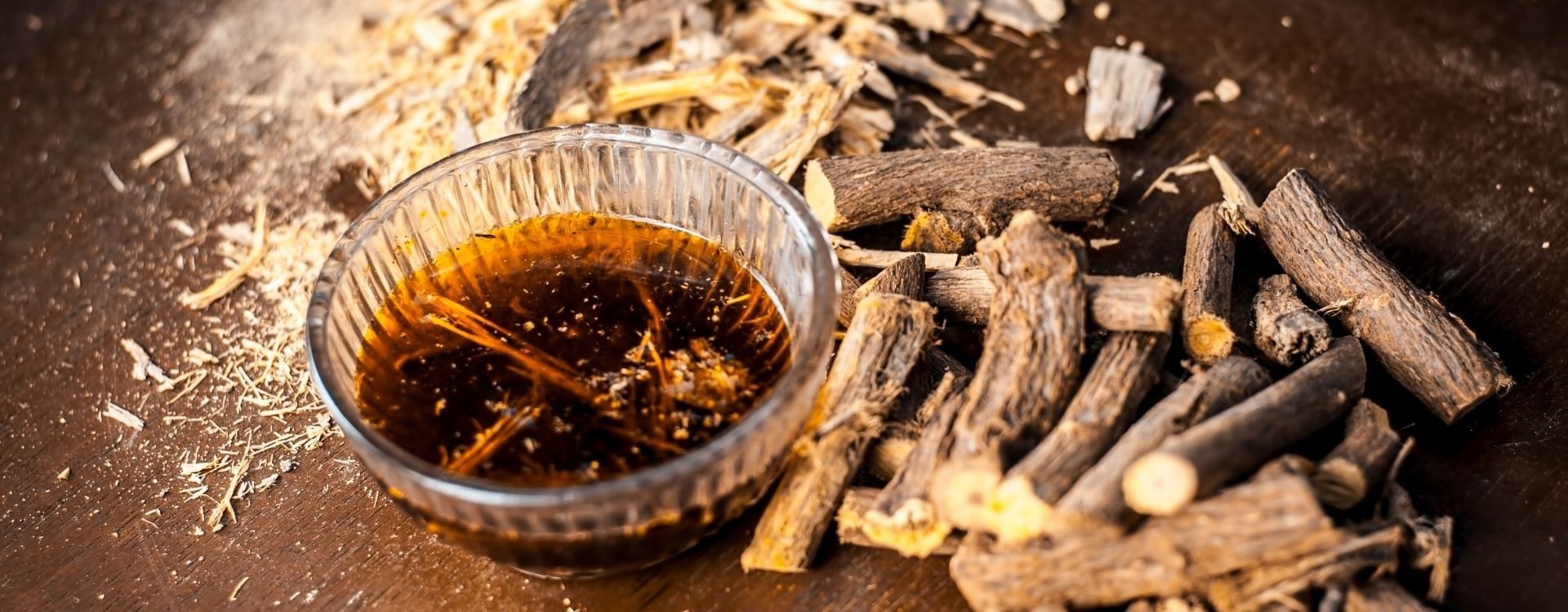 Chá de Raiz de Alcaçuz: Benefícios e Para que Serve esta Planta Medicinal tão Poderosa