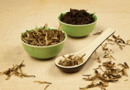 Green Tea vs. Black Tea: The Differences and Health Benefits